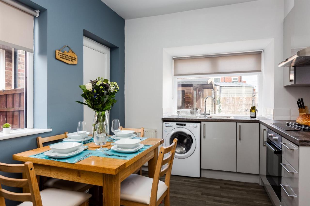 Hillside House - 2 Bedrooms Parking Wi-Fi Hospital Blackpool Dış mekan fotoğraf