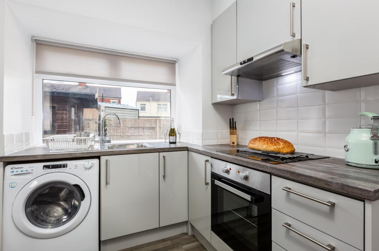 Hillside House - 2 Bedrooms Parking Wi-Fi Hospital Blackpool Dış mekan fotoğraf