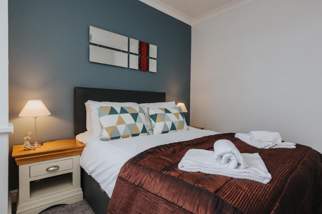 Hillside House - 2 Bedrooms Parking Wi-Fi Hospital Blackpool Dış mekan fotoğraf