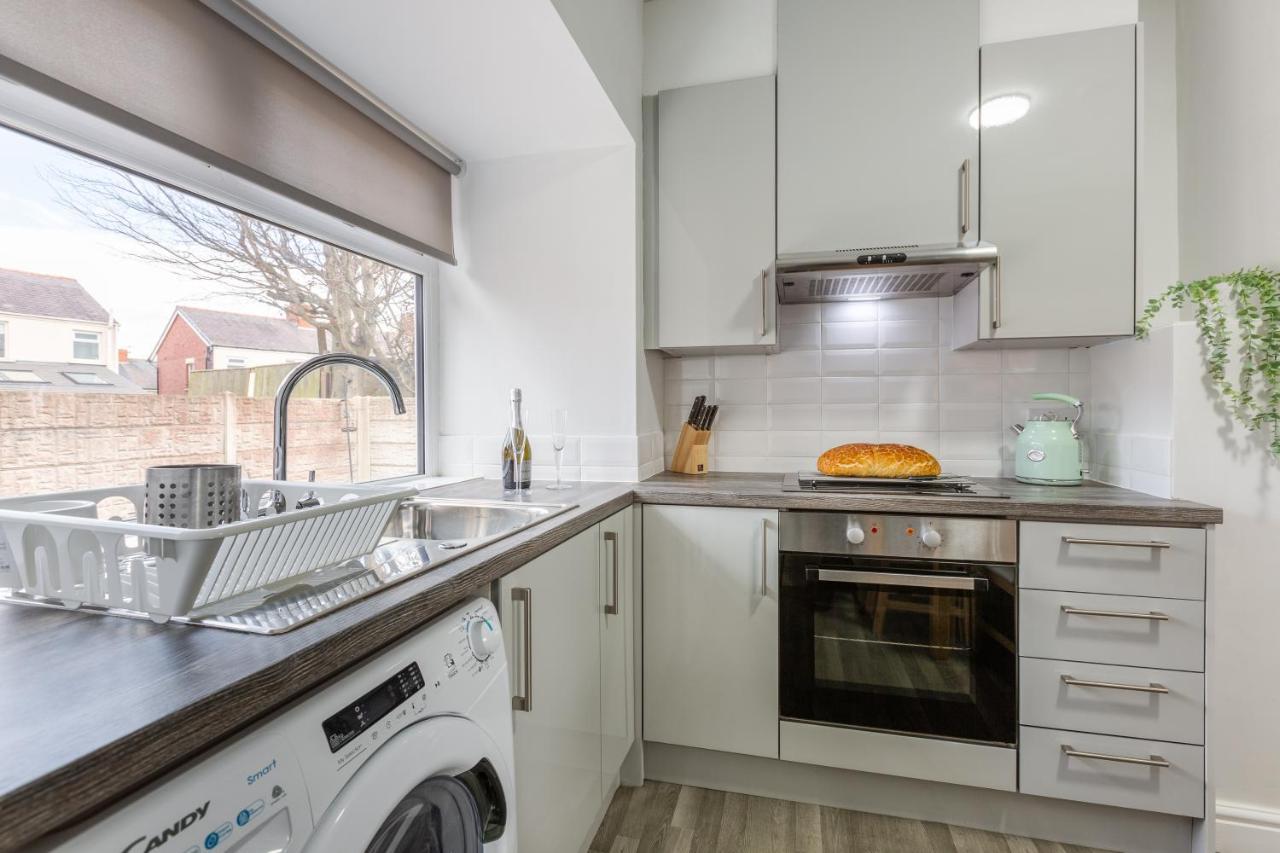 Hillside House - 2 Bedrooms Parking Wi-Fi Hospital Blackpool Dış mekan fotoğraf